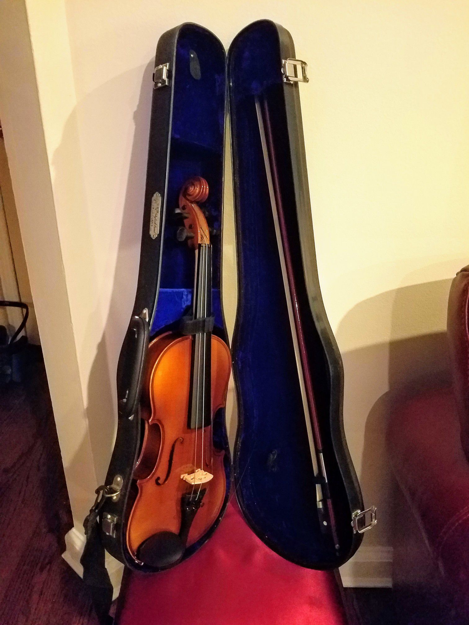 Skylark children's violin
