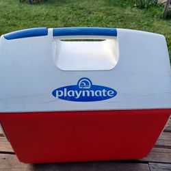 Red Igloo Playmate Ultra Outdoor Cooler 
