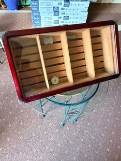 Cigar humidor