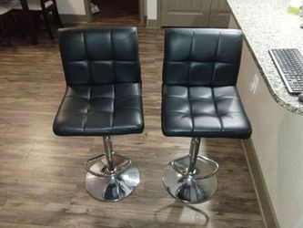 2 Bar Stools