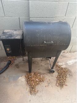 Traeger pellet grill smoker