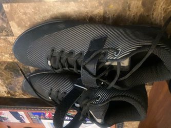 Velaasa throwing shoes