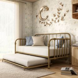 Twin Metal Daybed with Trundle $120