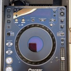(2) Pioneer CDJ-1000MK3 CD Players With Hard Case