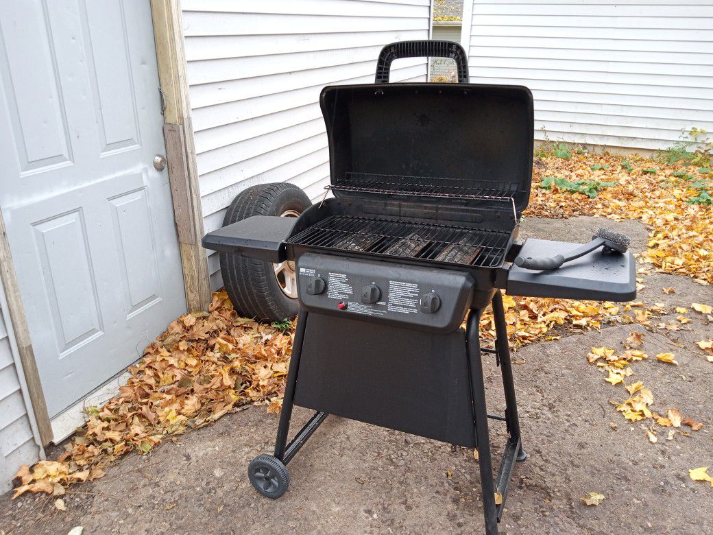 Charbroil American Gourmet Gas Grill