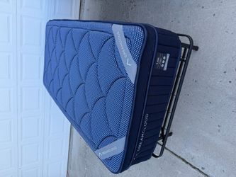 Twin xl Luxe Mattress 3 level support. Good for apartment and dorms