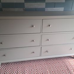 Dresser and 2 nightstands 