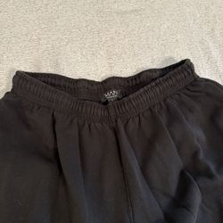 Boohoo Man Black sweatpants with elastic waist and cuffs
