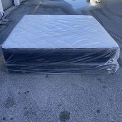 NEW MATTRESS QUEEN SIZE PLUSH WITH BOX SPRING-SET / 🚚🚚🚚