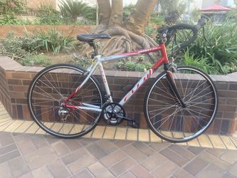 Fuji Newest 3.0 - Road Bike