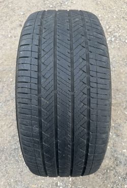 Bridgestone 235/40/19 (1) Tire