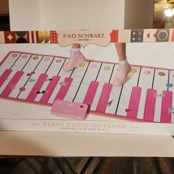 Brand New F.A.O. Schwarz Giant Piano