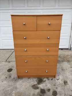 ‼️6 DRAWER CHEST‼️FOR SALE 170$ OR BEST OFFER‼️GOOD CONDITION🚚DELIVERY AVAILABLE🚚