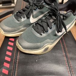 Good Condition Youth Kobe Nike Shoes size 5.5