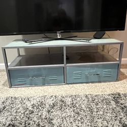 Rustic TV stand $25