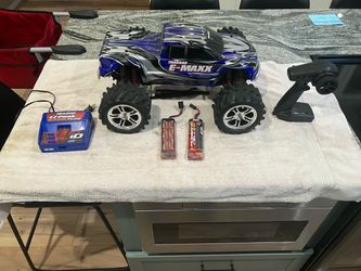 Traxxas E Maxx RC Truck