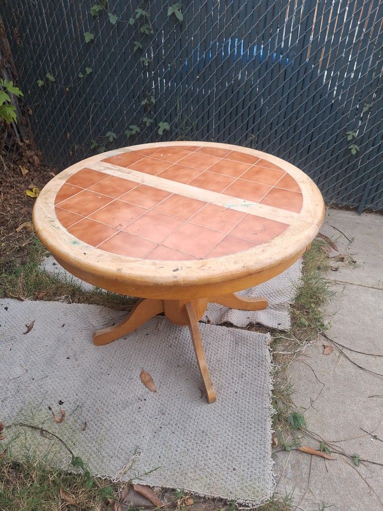 Table With Leaf Free