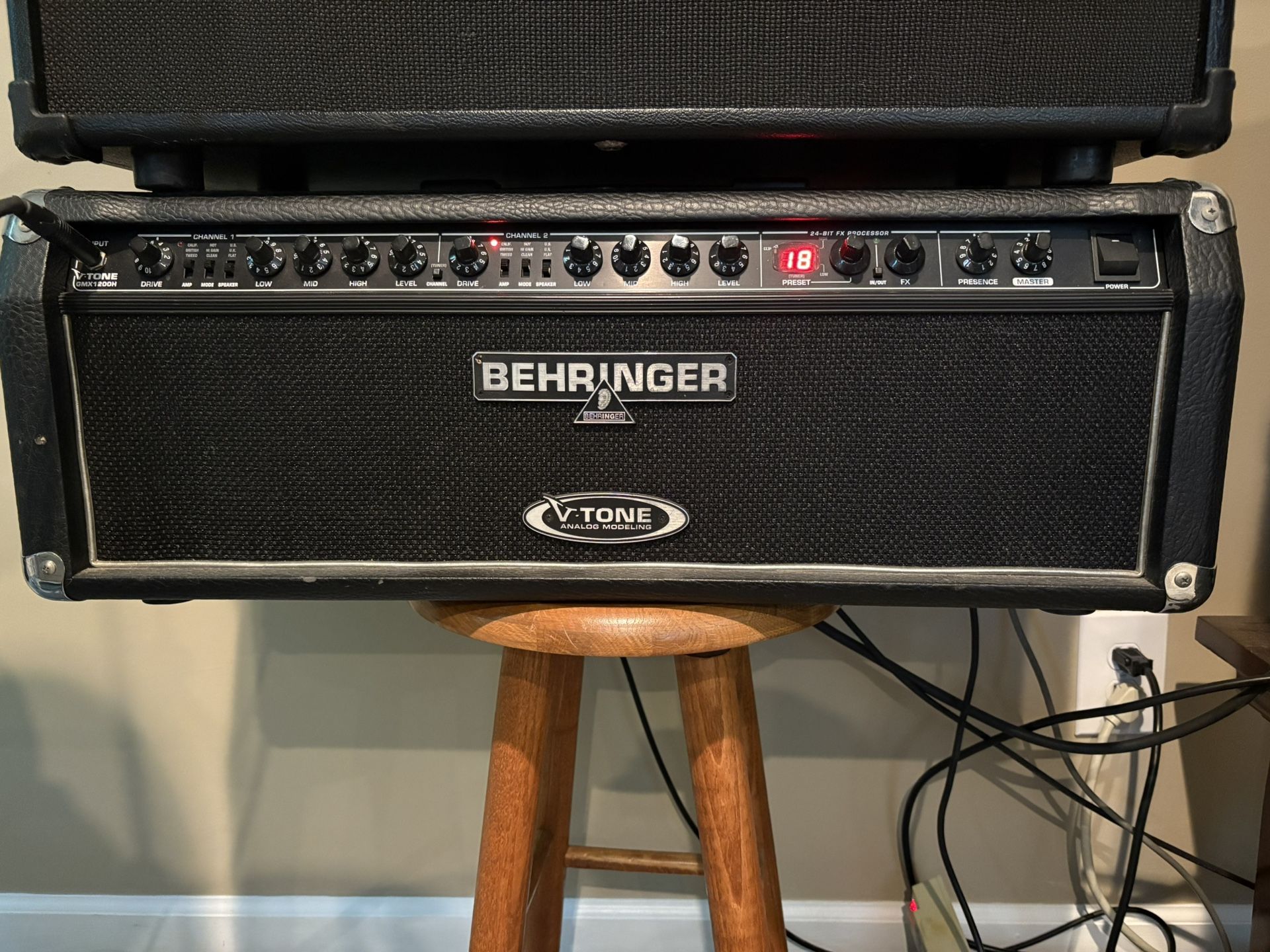 Behringer V-Tone Analog Modeling Guitar Head