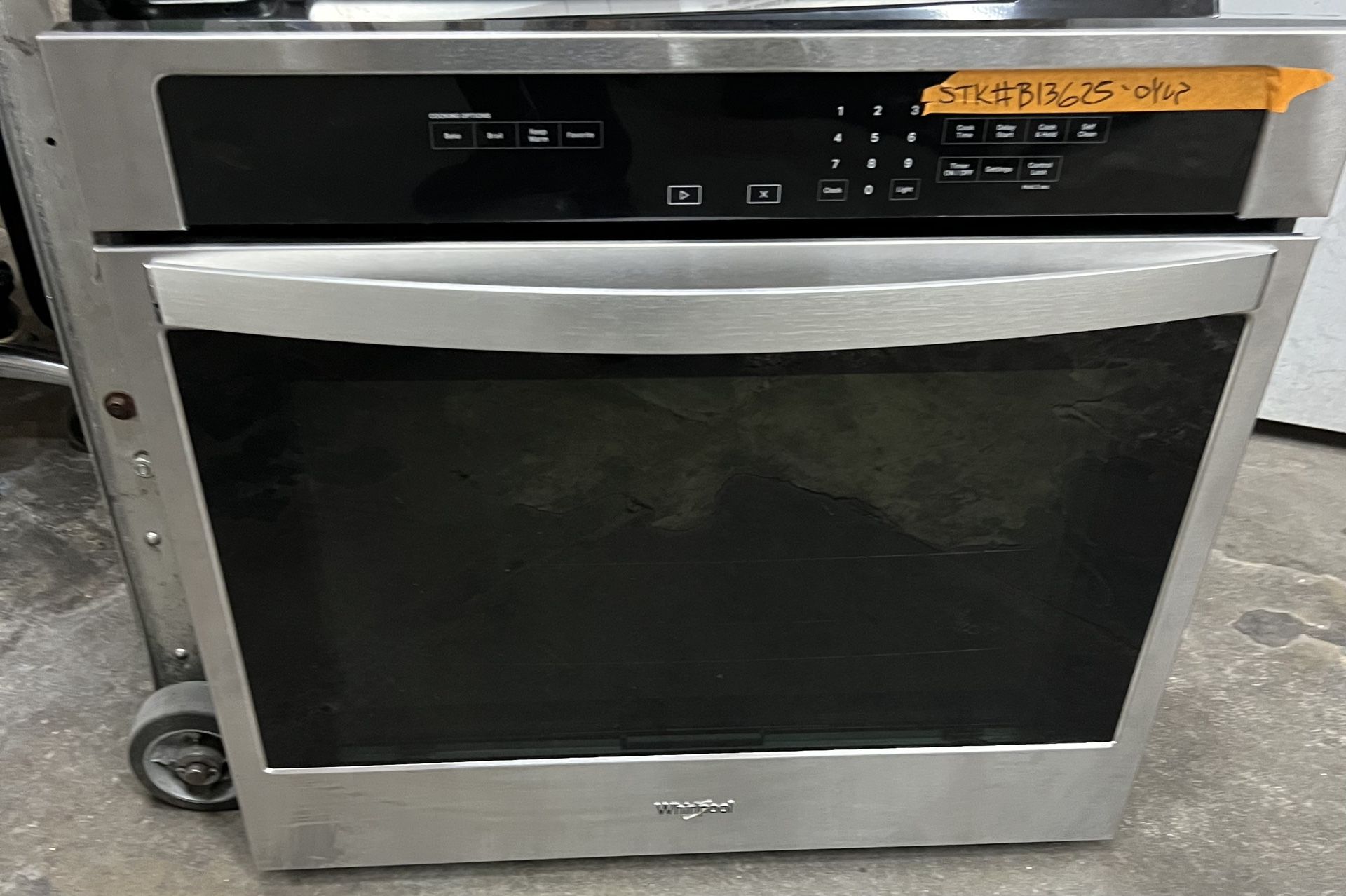 New Whirlpool 30 in Single Electric Thermal Wall Oven With Self-Cleaning In Stainless Steel