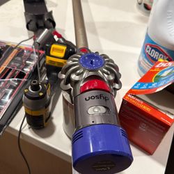 Dyson V8 Animal Vacuum