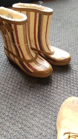 Uggs rainboots