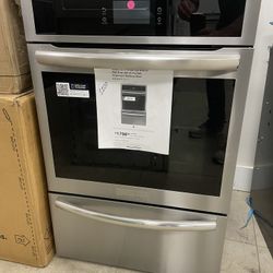 NEW Oven Gas - Air fryer FRIGIDAIRE 