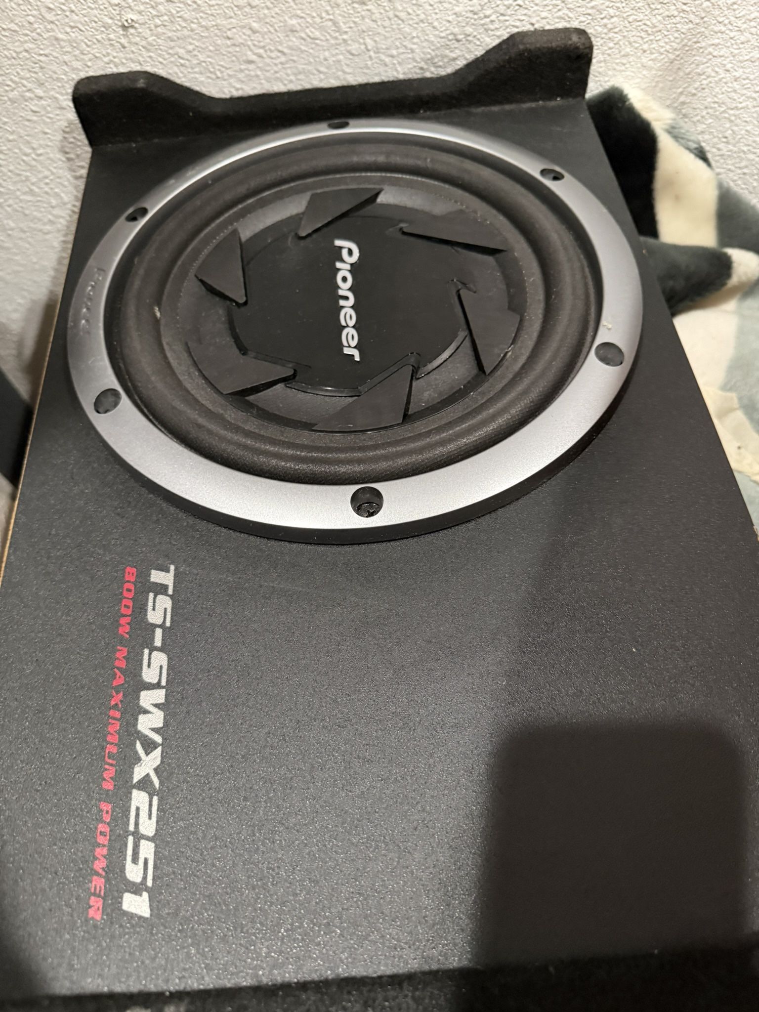 (2) Pioneer 10” Subwoofers & Alpine 500w Amp