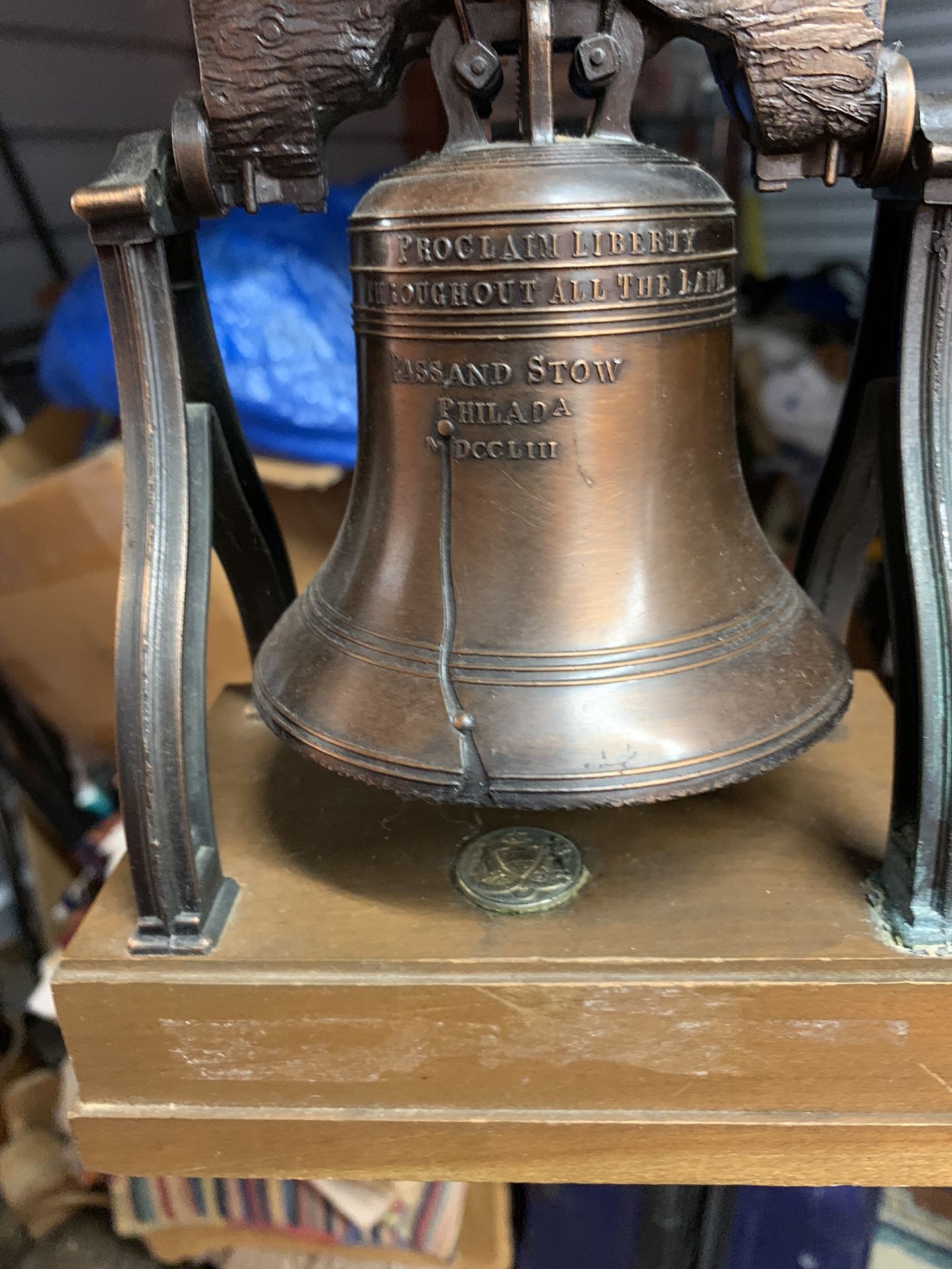 Pass and stow bell