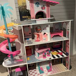 L.O.L. Surprise! OMG Fashion House Playset -Assembled / Like new