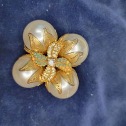 Vintage Pearl And Gold Brooch/pin