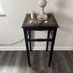 Lamps, chairs, table