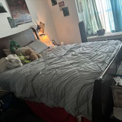 Queen Size Bedroom Set