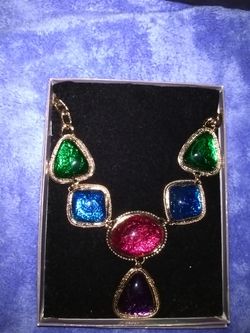 Beautiful multicolor collar. New!