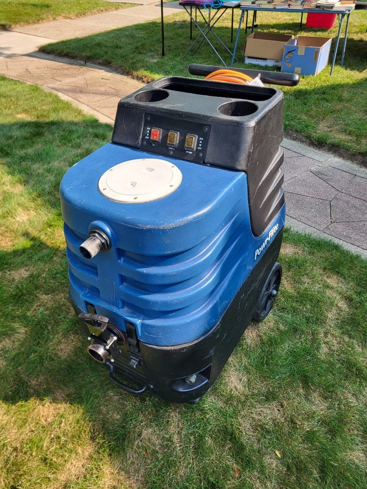 Upright Carpet Extractor