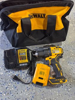 DEWALT 20-volt 1/2-in DRILL Keyless Brushless Cordless with 2Ah battery, bag and charger BRAND NEW