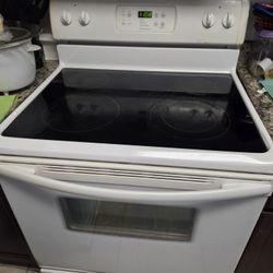 Electrolux White Stove