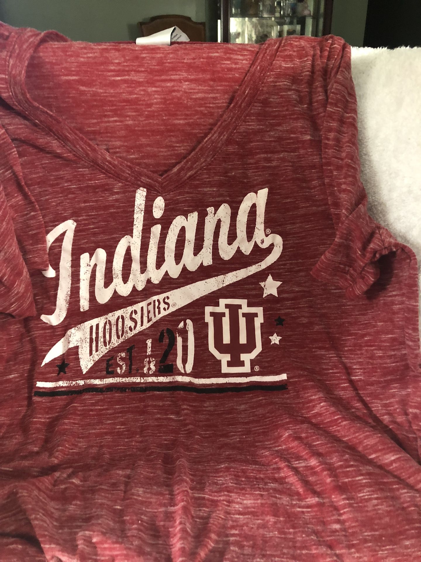 Ladies 2 XL Indiana Hoosiers V-Necked T-Shirt Creative Apparel Concepts Nice!