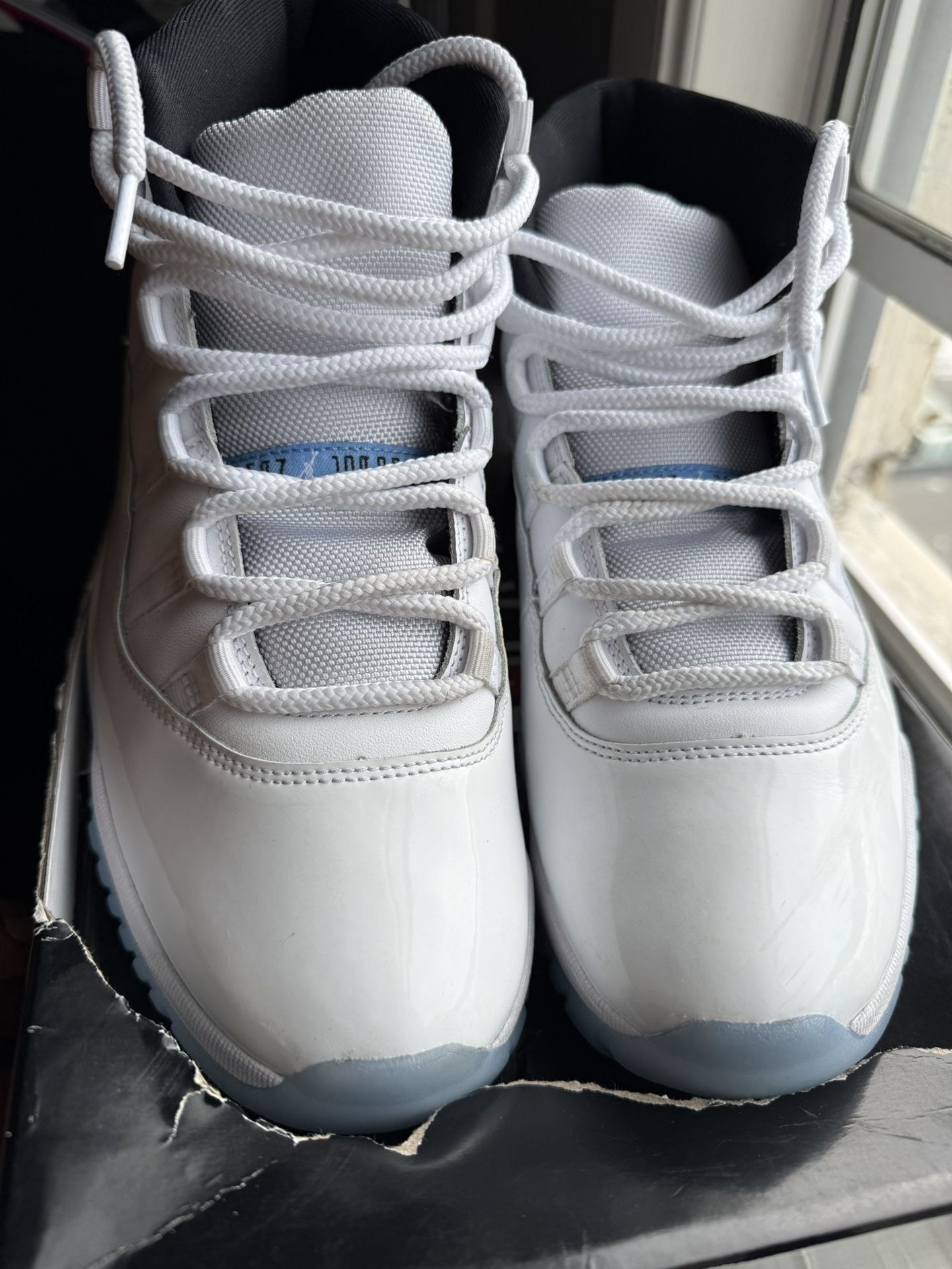 Jordan 11 Retro Colombia 