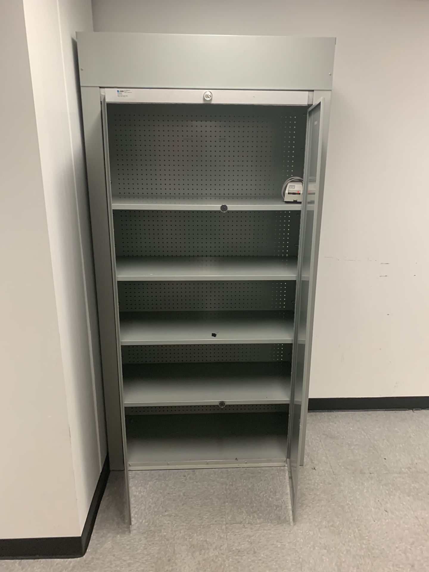 QMI 3 SHELF SECURITY CABINET WITH ROLL DOWN LOCKING DOOR 1M-SPRING-6-3310