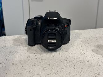 Canon T3i Camera DSLR with Lens and Bag