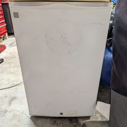 GE Mini Fridge Works Fine