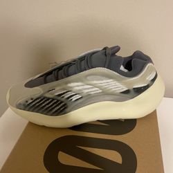 Yeezys 700 V3 Fade Salt Size 11