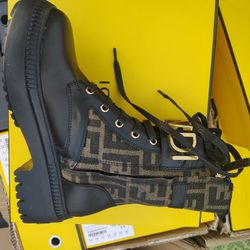 Boots ( Fendi)