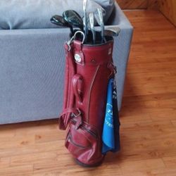 Adult right Handed golf club set with hot Z carry bag. great beginner set $35.