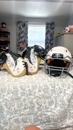 F7 helmet and shoulder pads