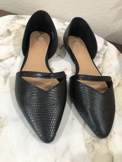 Women’s Black Flat Shoes