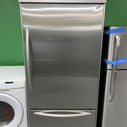 36” in wide 82 height kitchen aid use like new perfect working 