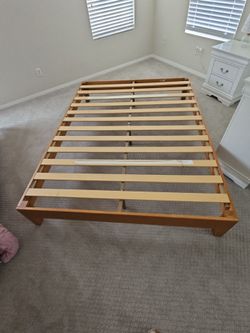 Wood Platform Bed Frame with Slats (Queen)