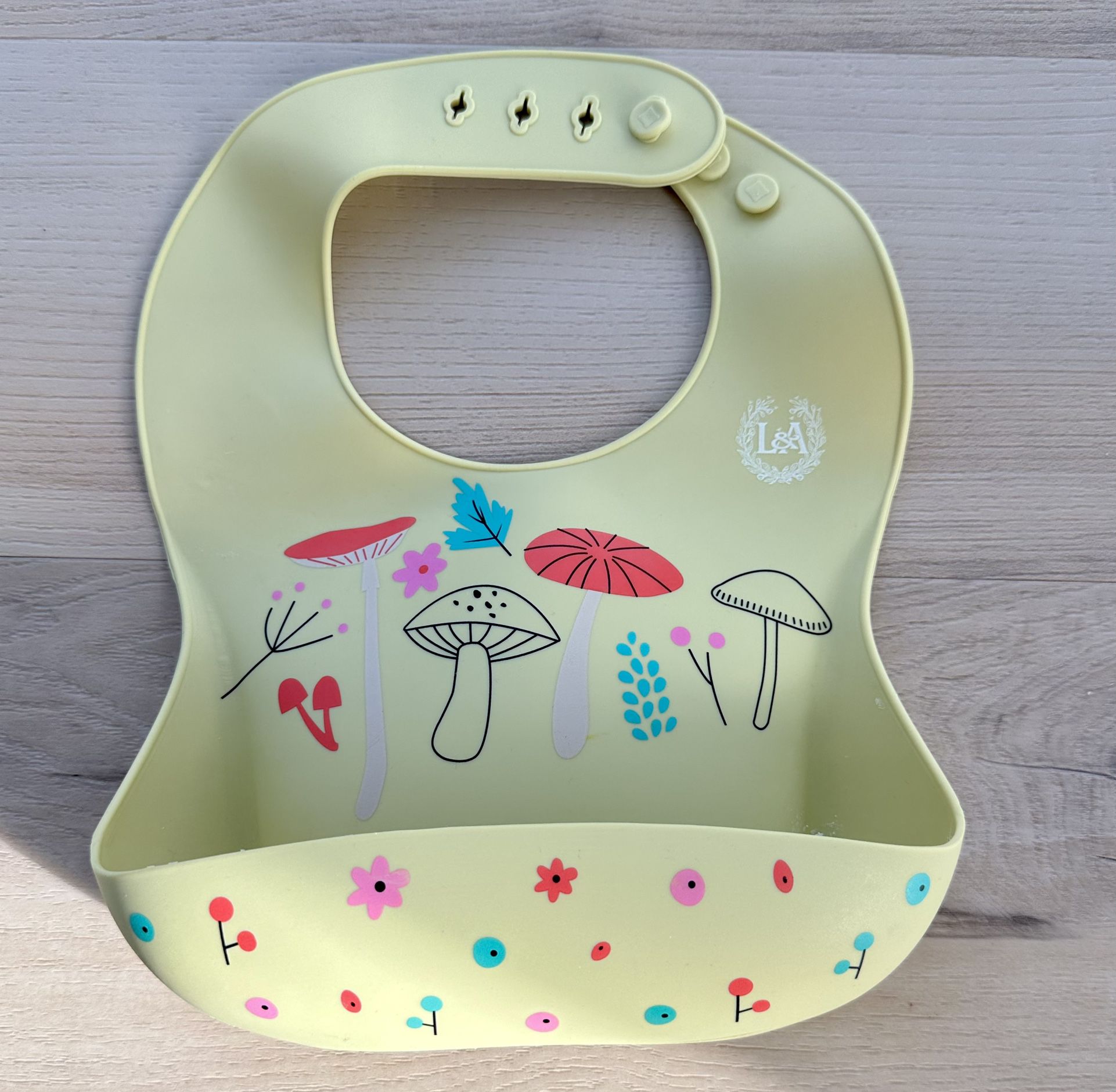 L&A Unisex Silicone Bib with Pouch for Baby/Toddler (Mushroom)