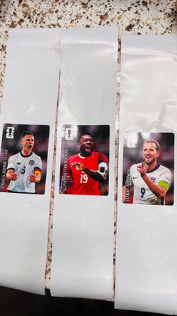 Tengo estás targetas de colección del mundial de la coca las cambio por otras 3 I have these 3 Coca-Cola collectible cards; I'll trade them for 3 othe